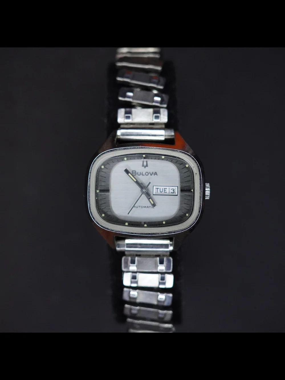 Vintage 1977 Bulova Automatic Day Date TV Dial Mens Watch Stainless Steel